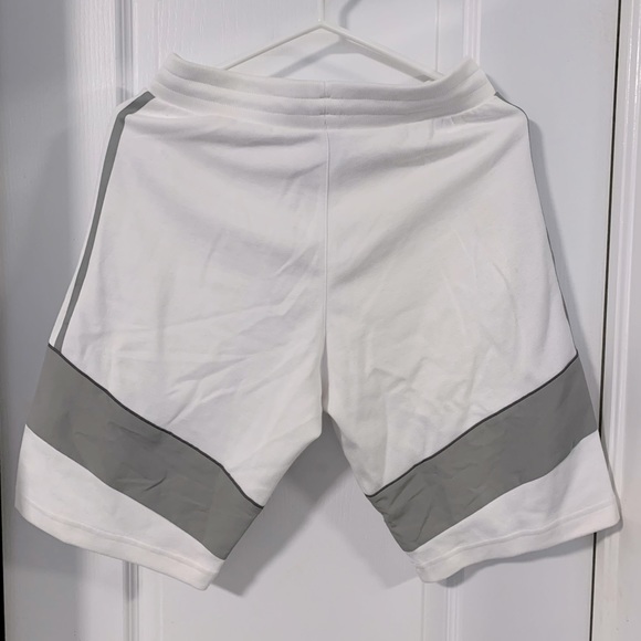 2 Adidas Jogger Shorts (S) - Picture 2 of 4